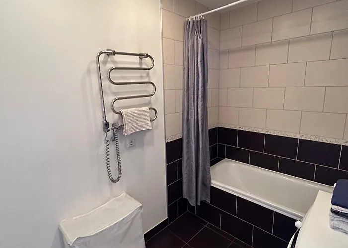 Your - Spacious In Center, With Balcony & Self Check-in *