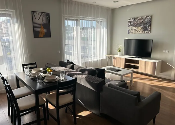 Your - Spacious In Center, With Balcony & Self Check-in アパート