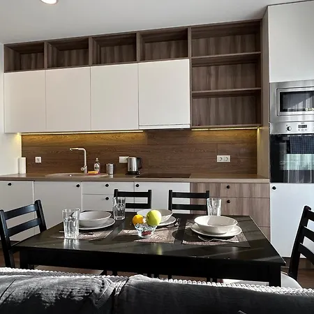 아파트 Your - Spacious In Center, With Balcony & Self Check-in