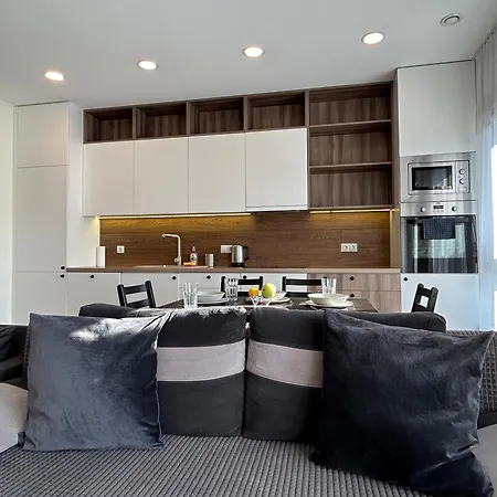 公寓 Your - Spacious In Center, With Balcony & Self Check-in *