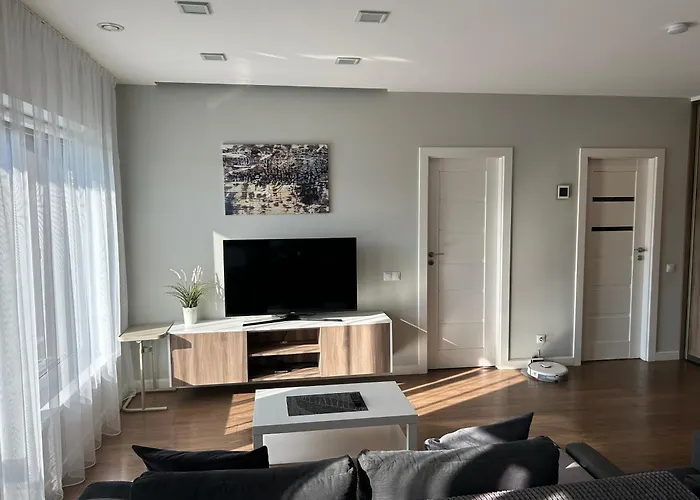 Your - Spacious In Center, With Balcony & Self Check-in